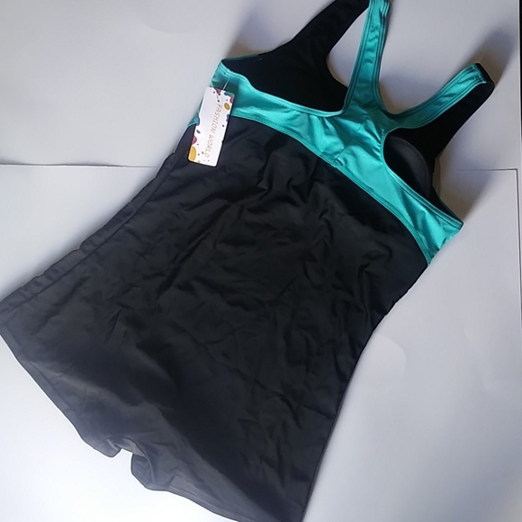 Racer back shorts swimsuit one piece built in bra - Picture 2 of 2